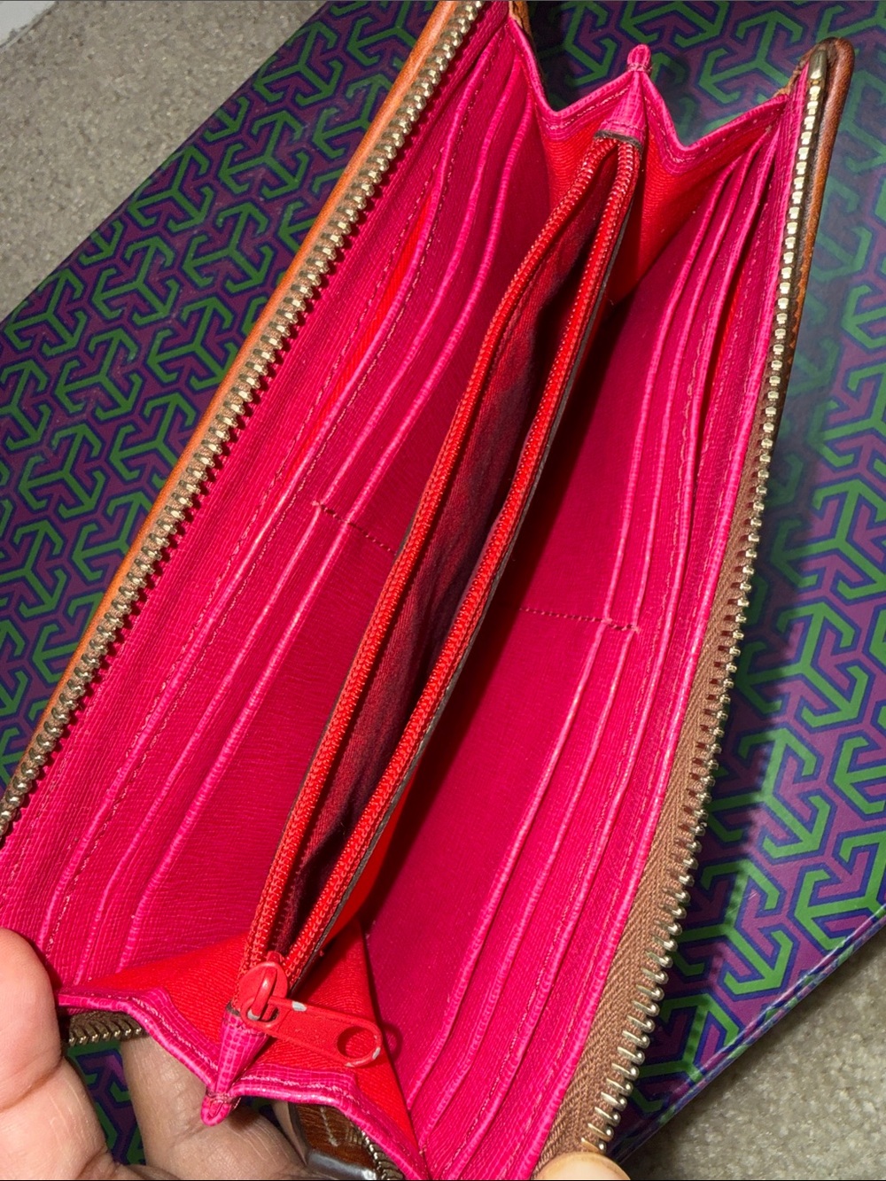 Dooney & Bourke Mint Green Leather Zip Wallet with Brown Trim - Picture 7 of 12